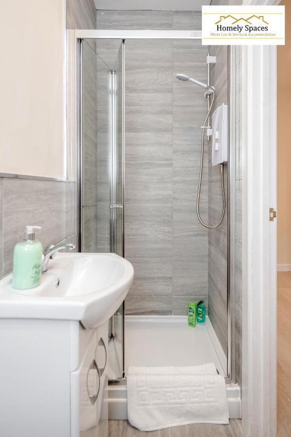 Bedford Hospital Victoria Apartments A And B By Homely Spaces Short Lets & Serviced Accommodation Dış mekan fotoğraf